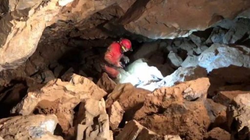 Průzkum podzemního dómu