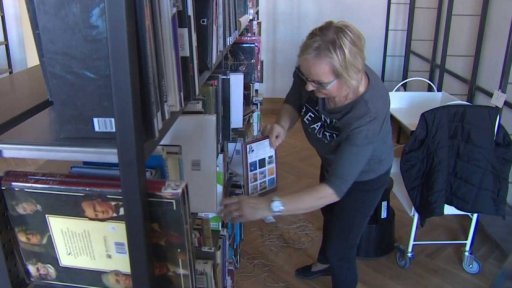 Čtenáři stěhují knihovnu