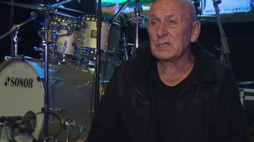 Laco Déczi v Lucerna Music Baru