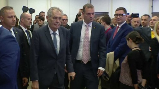 Schůzka s prezidenta s odstupujícím ministrem kultury