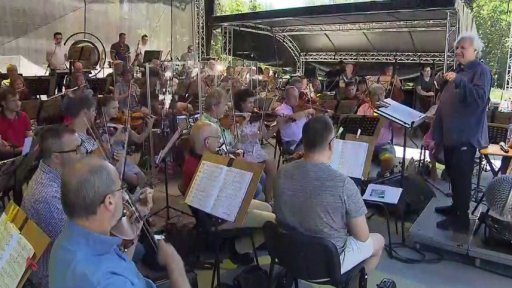 Hity od Beatles ve K. Varech