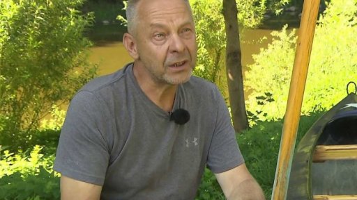 Nabarvené ptáče na festivalu v Benátkách