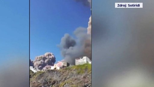 Italská sopka Stromboli začala chrlit dým a lávu