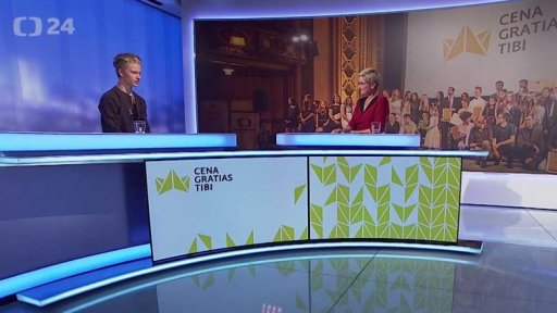 Kluk s vlasy, které pomohly jiným