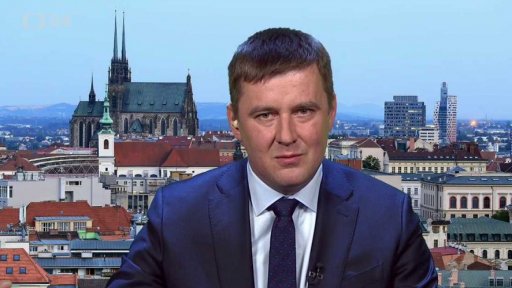 Tomáš Petříček /ČSSD/, ministr zahraničních věcí Pavel Fischer /nestr./, senátor, předseda výboru pro zahraniční věci Mikuláš Peksa /Piráti/, místopředseda strany a garant programového bodu Zahraničí