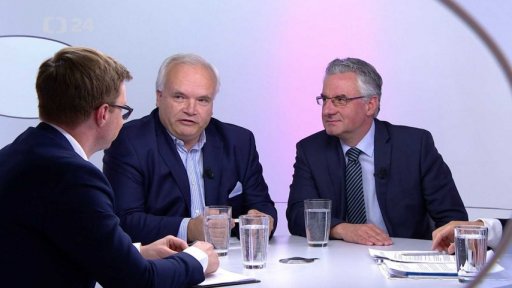 Aleš Chmelař /ČSSD/, náměstek pro řízení sekce evropské, Ministerstvo zahraničních věcí; Jan Zahradil /ODS/, poslanec Evropského parlamentu; Pavel Svoboda /KDU-ČSL/, poslanec Evropského parlamentu