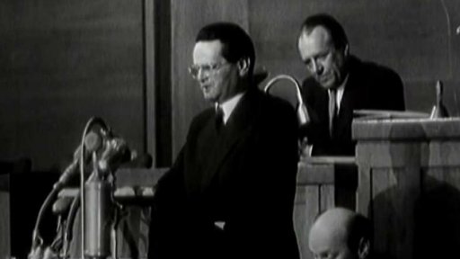 Lhaní a alternativní pravda ve 20. století