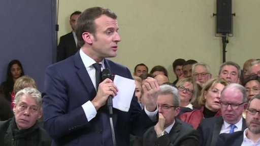 Sociální napětí ve Francii a zvažované referendum + rozhovor s A. Černým