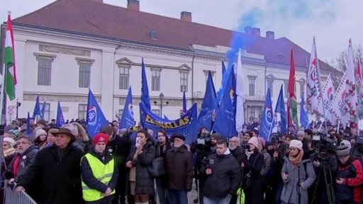 Orbán: jízda na vlně národních zájmů
