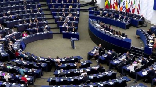 Evropští lidovci potrestali Fidesz + rozhovor s M. Kořanem