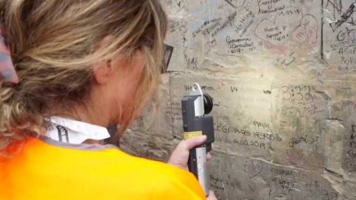 Odstraňování graffiti z památek laserem + rozhovor s O. Šefců