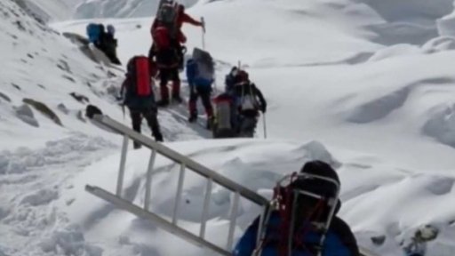 Tající ledovce odkrývají těla horolezců + rozhovor s L. Krejčím