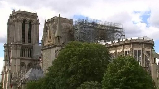 Schválení opravy Notre-Dame v Paříži