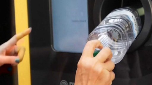 Za recyklaci plastu sleva na jízdném