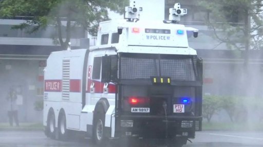 Rostoucí násilí v Hongkongu + rozhovor s F. Jiroušem