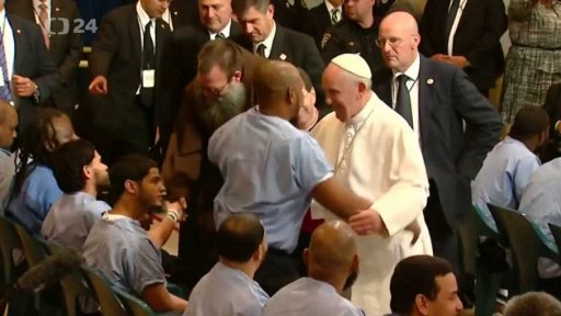 Nůž do zad pro papeže Františka