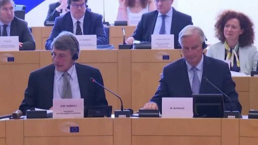 Tvrdý brexit a mírová dohoda z Belfastu + rozhovor s B. Hnízdem