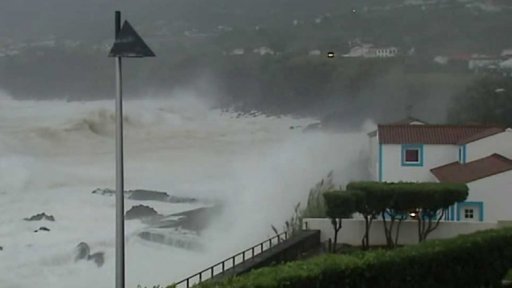 Bouře Lorenzo míří k Britským ostrovům