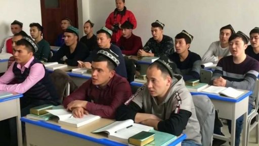 Čínské převýchovné tábory pro Ujgury + rozhovor s O. Klimešem