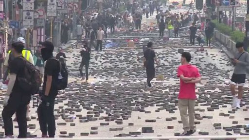 Hongkongští studenti v obležení + rozhovor s K. Procházkovou