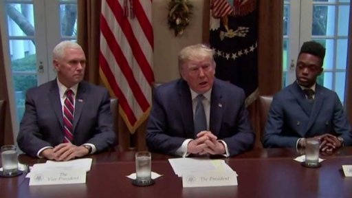 USA: impeachment míří do pléna sněmovny + rozhovor s J. Pondělíčkem