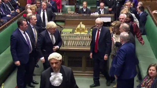 Britský parlament přijal zákon o brexitu + rozhovor s B. Hnízdem