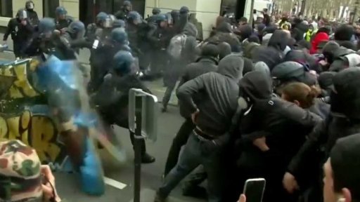 Tresty za zákrok proti žlutým vestám