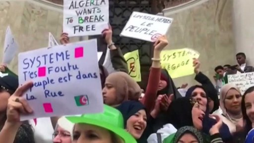 Masivní protesty v Alžírsku