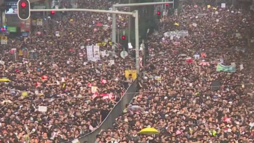 Protesty proti správkyni Hongkongu