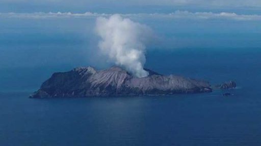 Zéland pátrá po tělech v okolí sopky