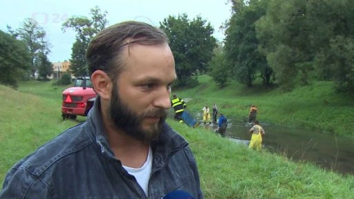 Uhynulé ryby v Tiché Orlici v Chocni