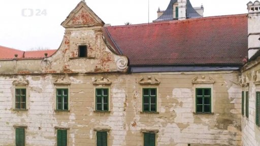 Oprava zámku v Uherčicích