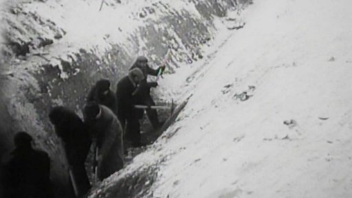 Budování mohutného valu proti sovětskému náporu (1945)