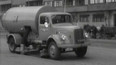 Nový vůz na čištění pražských ulic (1957)