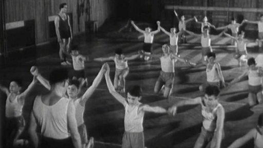 Nácvik na spartakiádu po práci (1959)