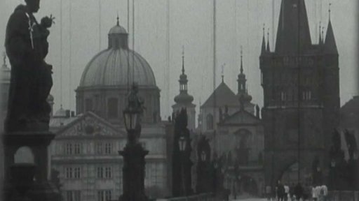 Všichni na Strahov (1975)