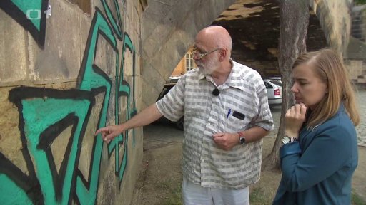Graffiti na Karlově mostě