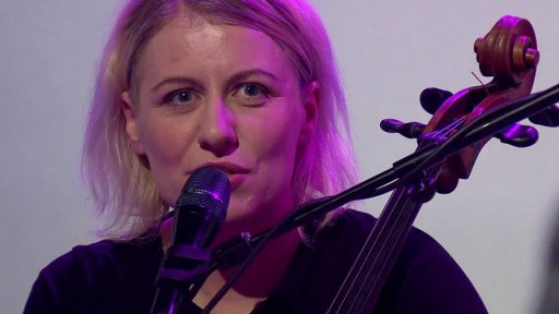 Dorota Barová hraje živě ve studiu