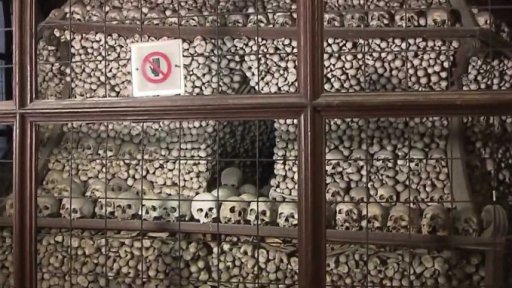 Restaurování pyramid v kostnici v Kutné Hoře