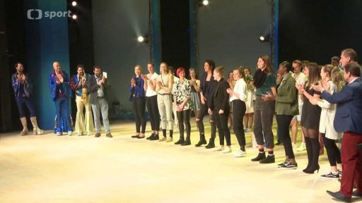 Z palubovky na prkna