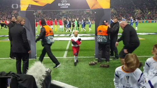 Příběh Klárky zaujal i hráče Chelsea