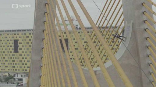 Netradiční skateboardová U-rampa v São Paulo