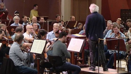 Art týden: Sir Simon Rattle vystoupil s Českou filharmonií
