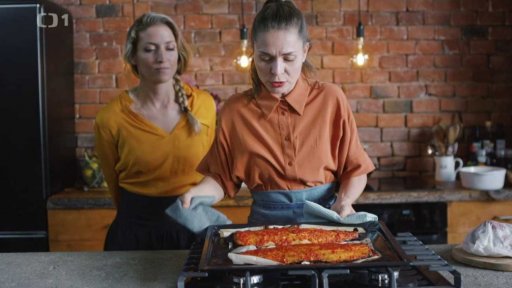 Divoký losos s omáčkou sriracha