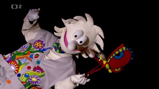 Už je jasné, proč se Pip vznáší jako chmýří z pampelišky. Může za to létací lak…