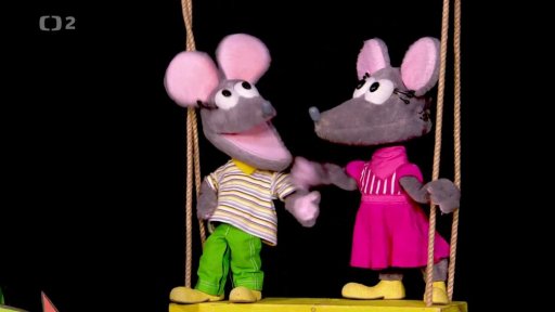 Tryský a Tryskáček jsou na houpačce, spolu s Fámulou vzpomínají na dětské říkanky. Píseň Kočičí houpaná.