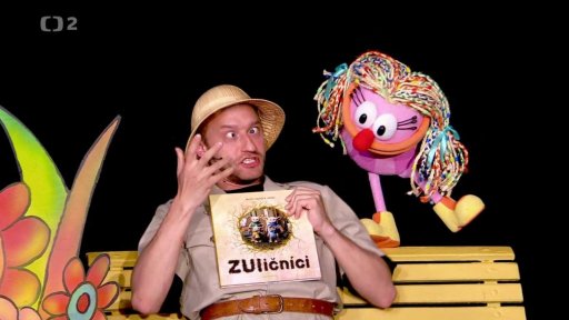 Nyní si knihu od Polapila chce půjčit i Fámula.