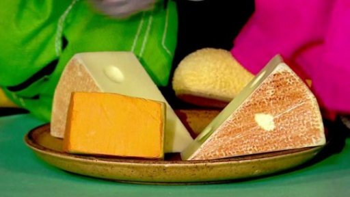 Tryskomyšky jedí sýr, přilétá Hmyzoman a nabízí jim pochoutky připravené ze hmyzu. Myši jej se zlou vyprovodí.