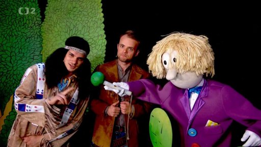 Muf v TV Palouček, coby reportér Mufavec, uvádí Filipa jako Vinetoua a Tomáše jako Old Shatterhanda. Společně s Harym zpívají píseň Jedeme za sluncem.