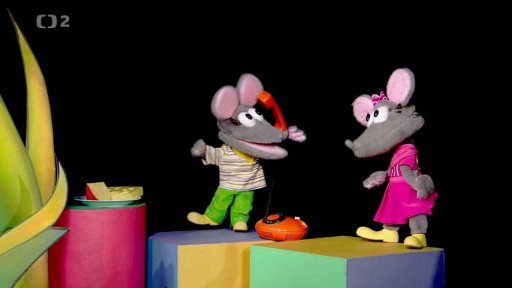 Jůheláci si telefonují s Tryskomyškami a všichni se loučí s kamarády…